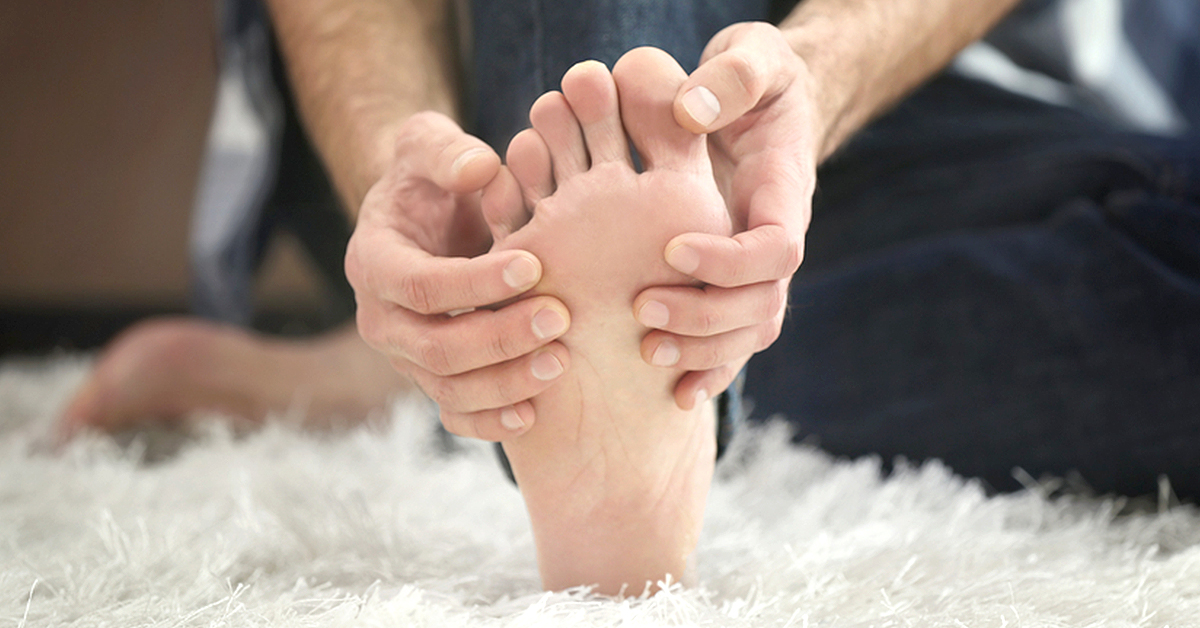 Ojo de gallo en el pie, heloma plantar y dorsal. Tratamiento y prevención.