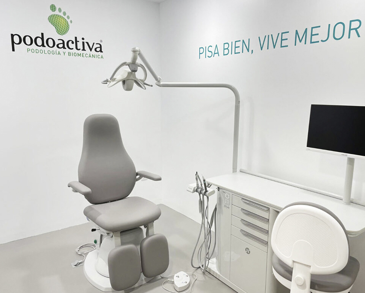 Sala de quiropodia de Podoactiva Alicante para eliminar callosidades y durezas en los pies