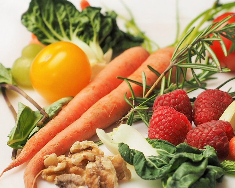 comida saludable con frutas y verduceras