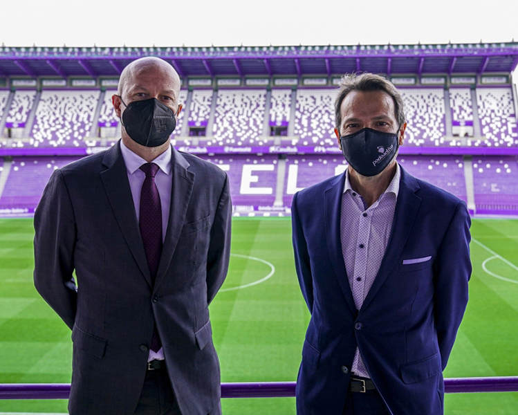 Firma de renovación de Podoactiva con el Valladolid en el Estadio José Zorrilla