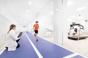 sagasta estudio pisada niño pequeño