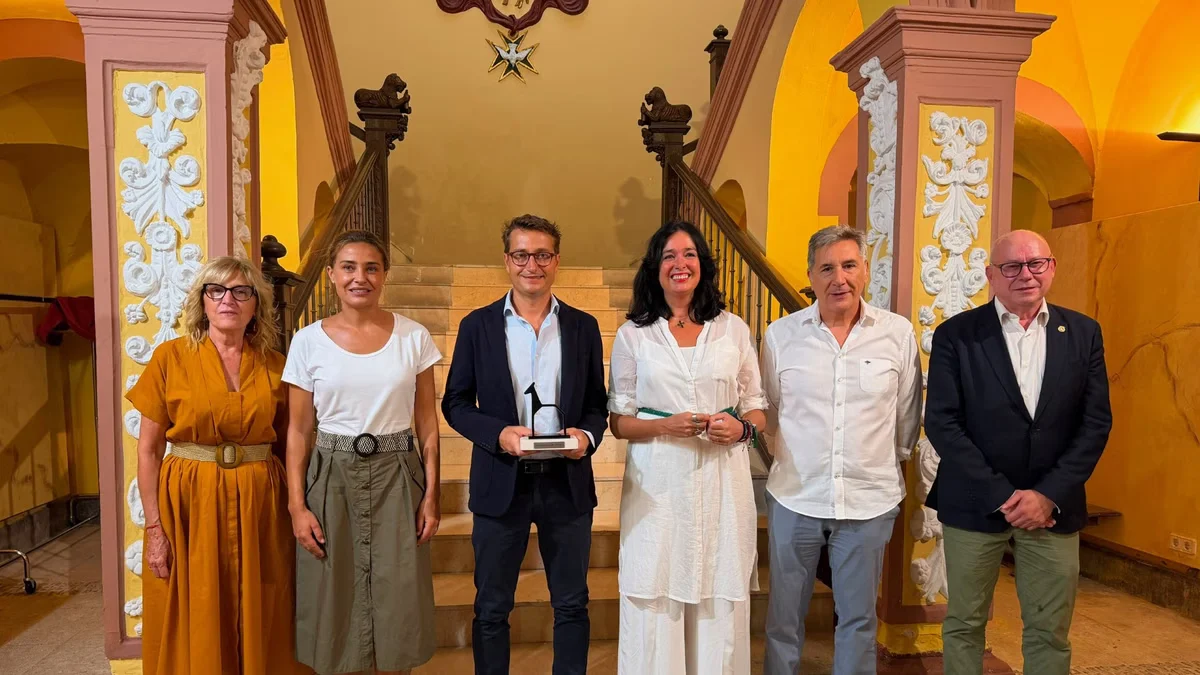 huesca-rinde-homenaje-oscense-javier-alfaro-podologo-seleccion-espanola_96