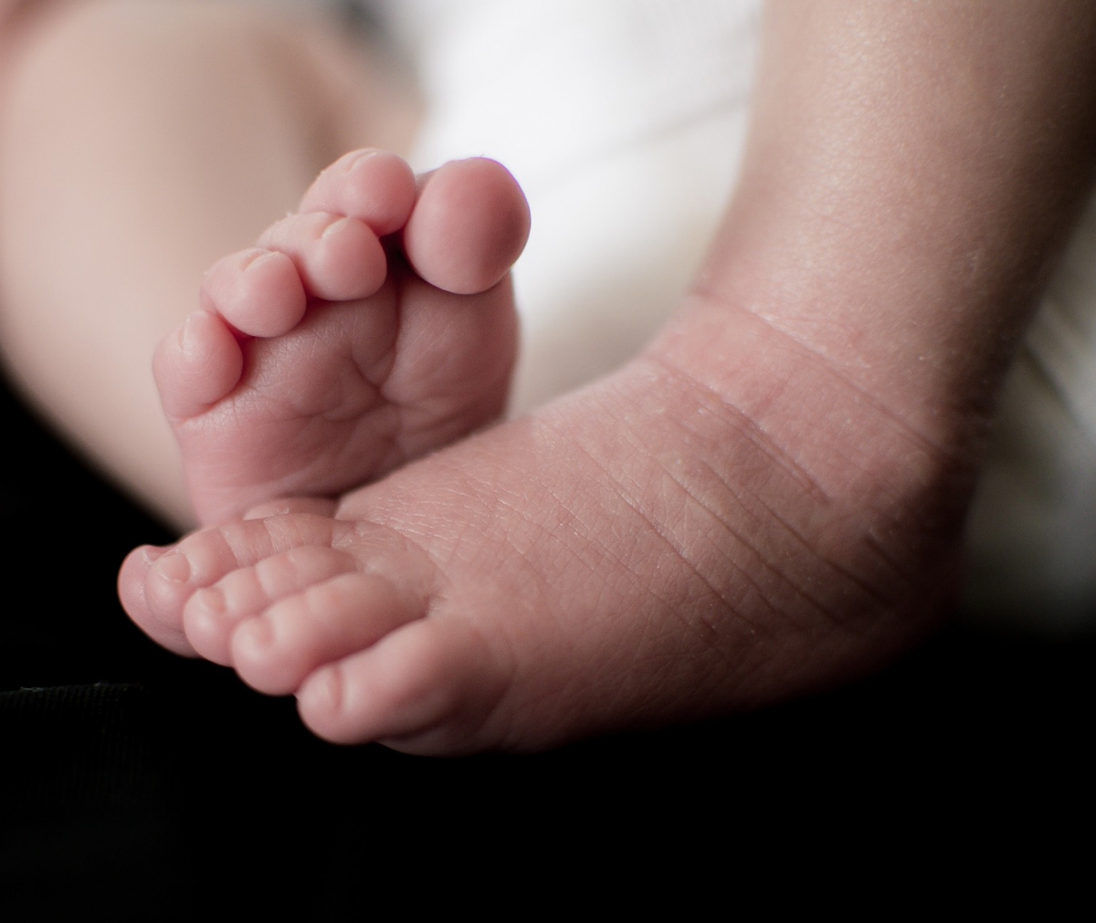 Criando múltiples Las uñas de los bebés recién nacidos