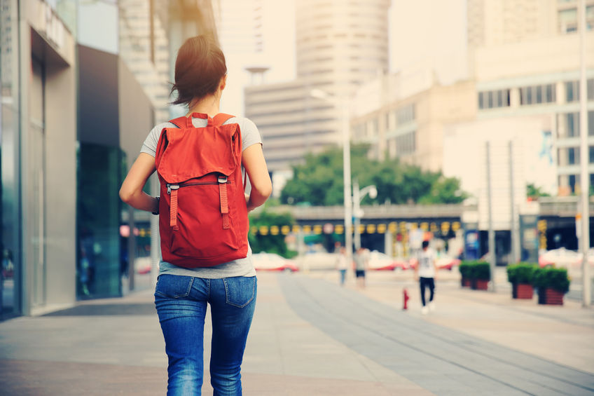 Llevar peso en la espalda (mochilas, afecta a la salud tus pies? Podoactiva. Líderes en Podología