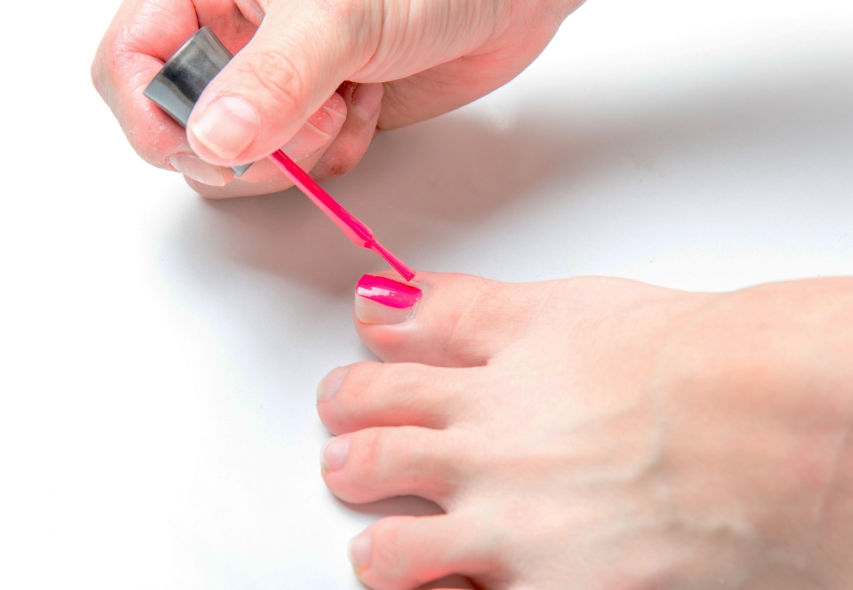 Is it bad to paint your toenails? Consequences and tips