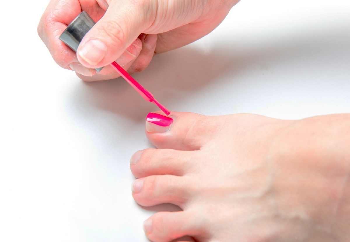 Is it bad to paint your toenails? Consequences and tips Is it bad to paint your toenails? Consequences and tips