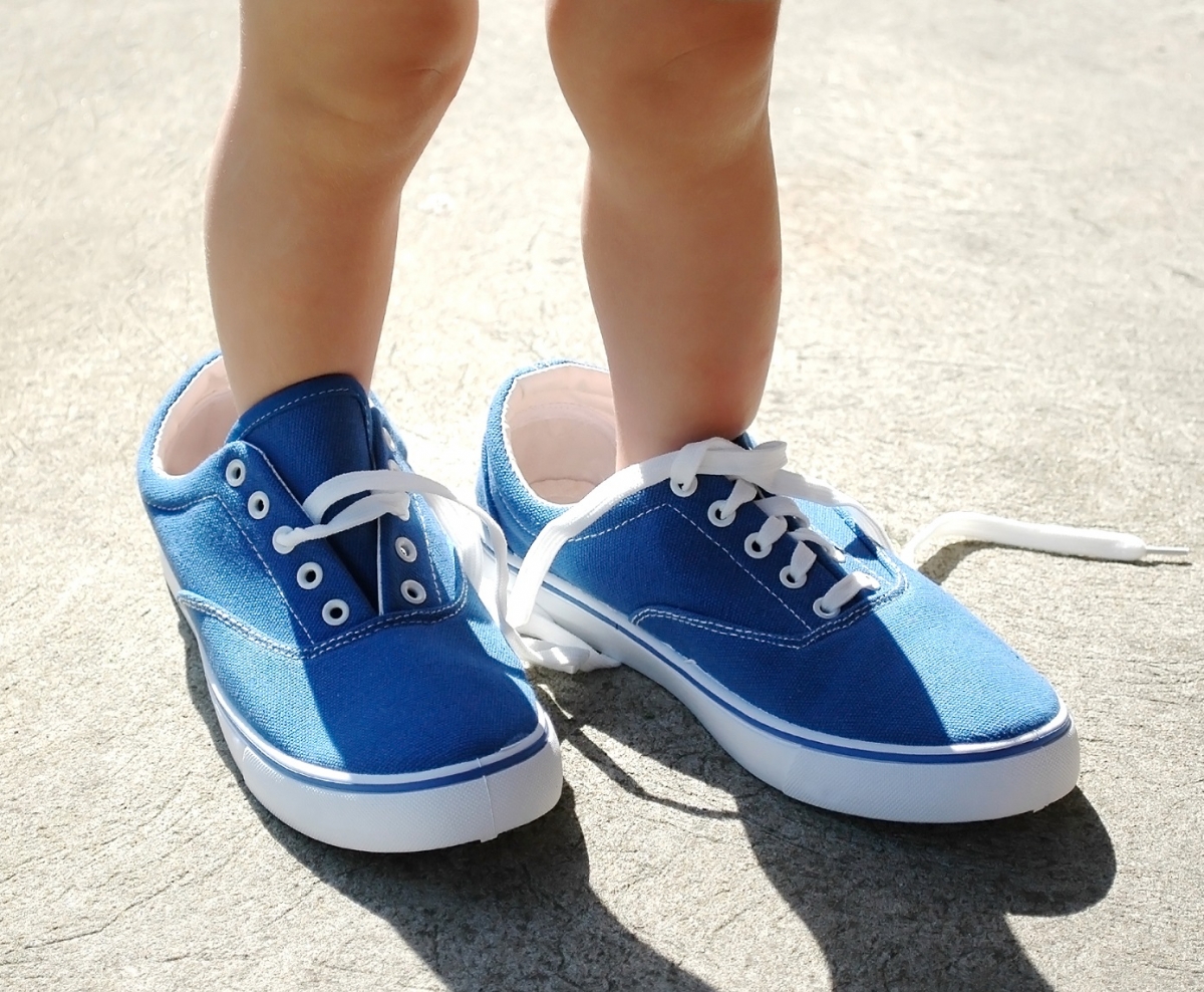 Calzado heredado ¿es bueno para los pies de los niños heredar zapatos o  zapatillas? - Podoactiva. Líderes en Podología
