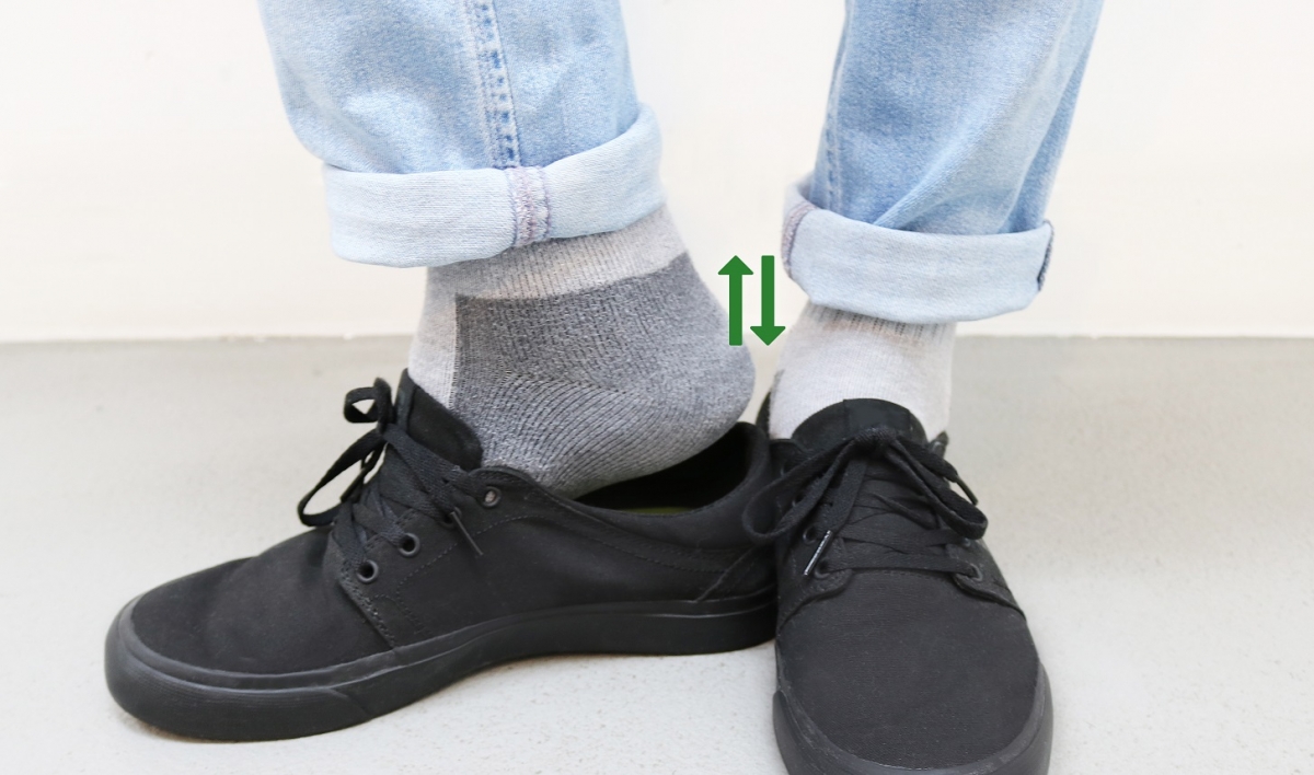 Calzarse descalzarse ¿Tienes la costumbre de hacerlo sin desabrochar o desatar los cordones? Así afecta a tu y pies - Líderes en Podología