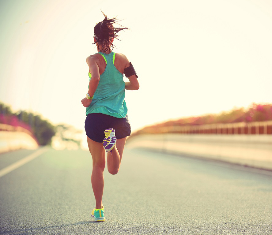 Mujer practicando running