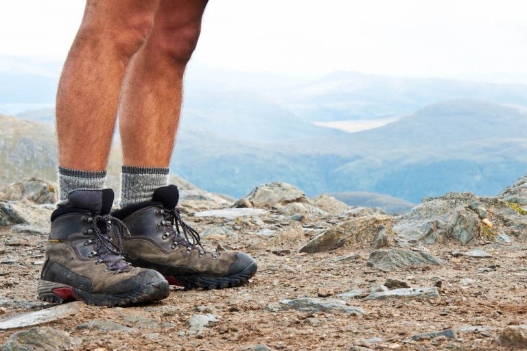 Zapatillas para hacer senderismo hombre  Elige un buen calzado para  practicar ejercicio en la montaña