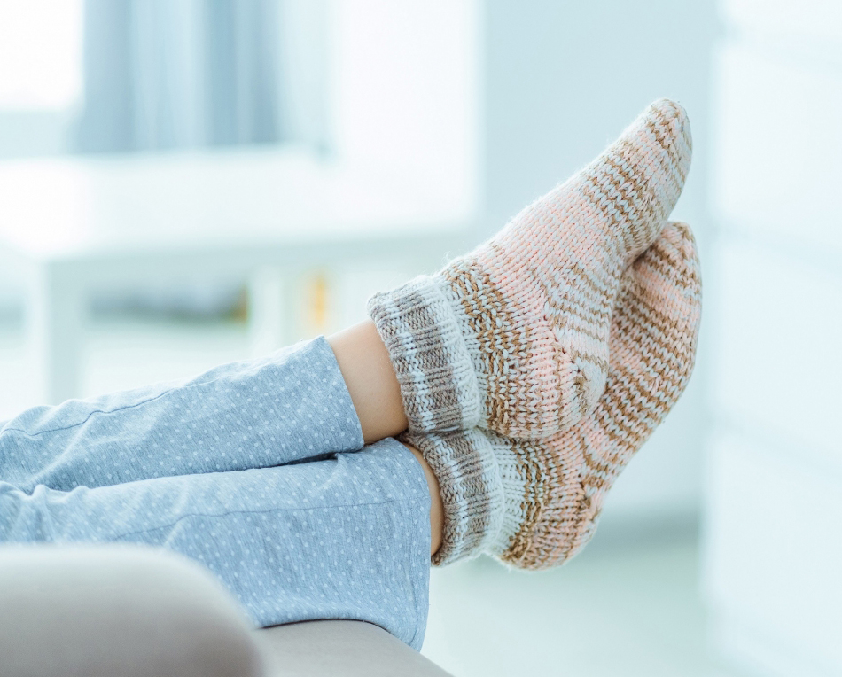 Los pies fríos puede ser por un problema que obstaculiza la llegada de la sangre.