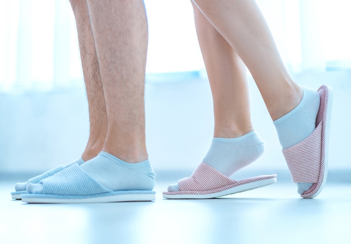 Zapatillas de por casa. ¿Abusar de este calzado es negativo para los pies? ¿Cómo elijo las adecuadas? - Podoactiva. Líderes en Podología